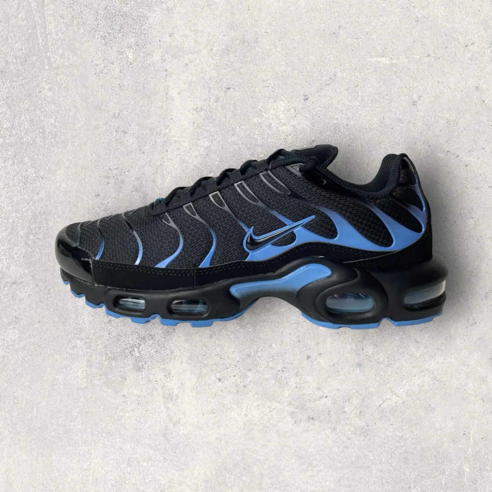 NIKE AIR MAX PLUS TN BLACK UNIVERSITY BLUE