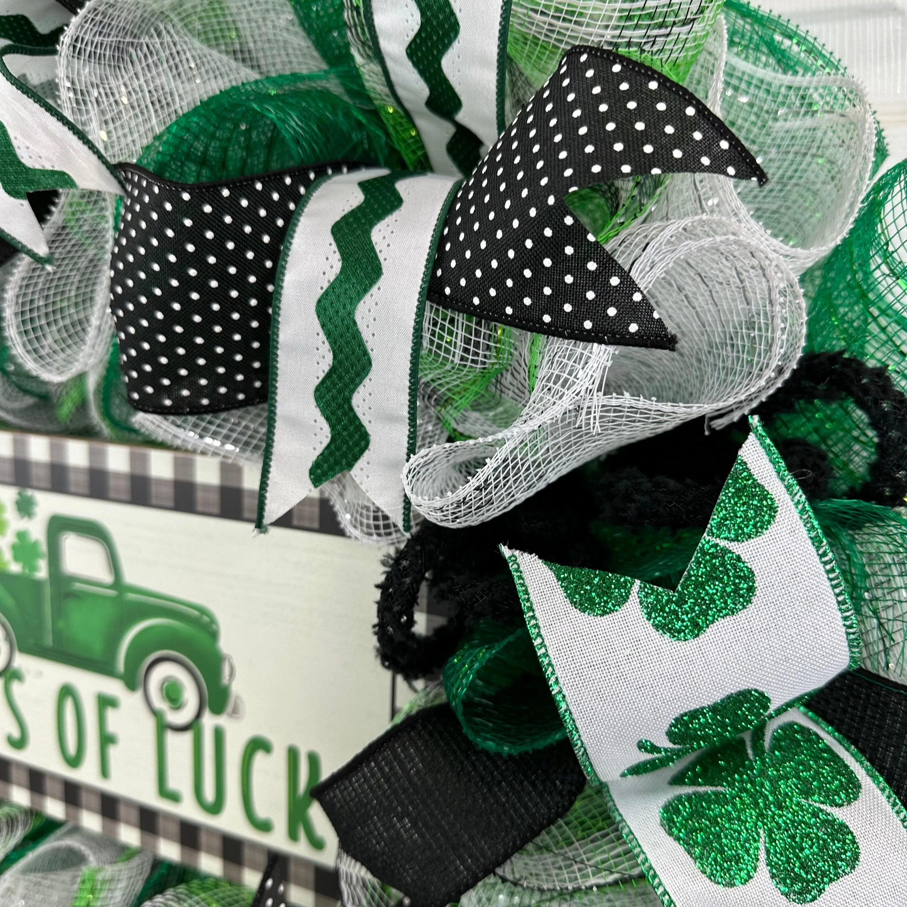 St Patricks Wreath, Loads of Luck Black Green White